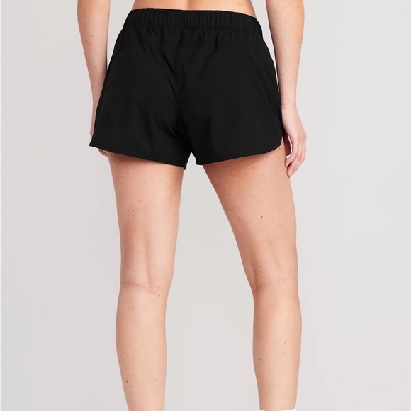 NWT OLD NAVY Mid-Rise StretchTech Dolphin-Hem Performance Run Shorts - Picture 2 of 3
